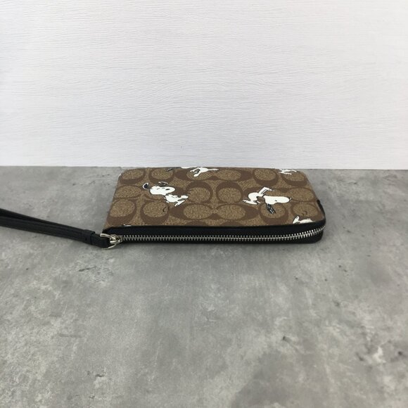 Coach X Peanuts Corner Zip Wristlet Wallet With Snoopy & Woodstock - Picture 2 of 10
